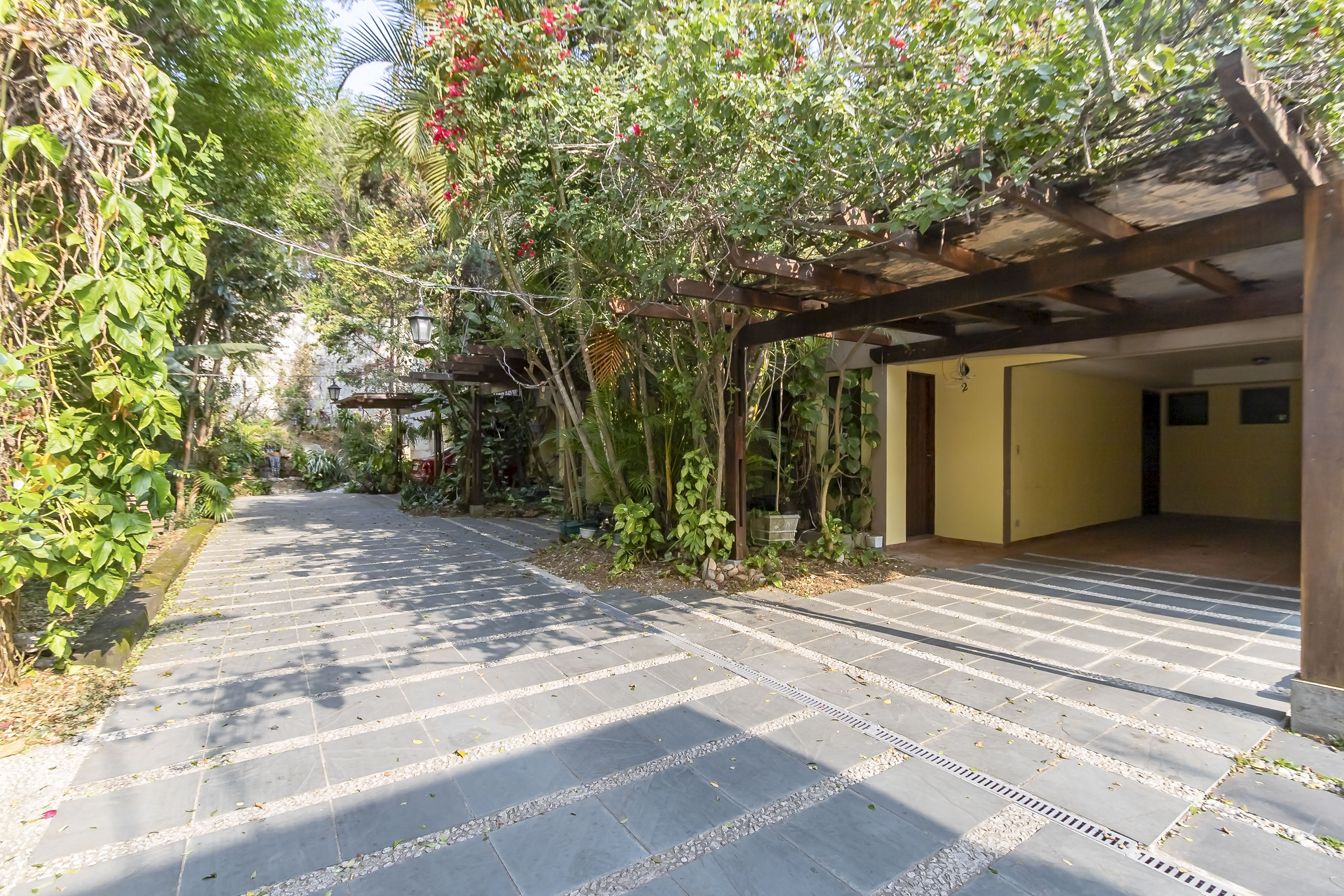 Foto do imóvel: Sobrado com 3 Quartos à Venda, 278 m² em Vista Alegre - Curitiba