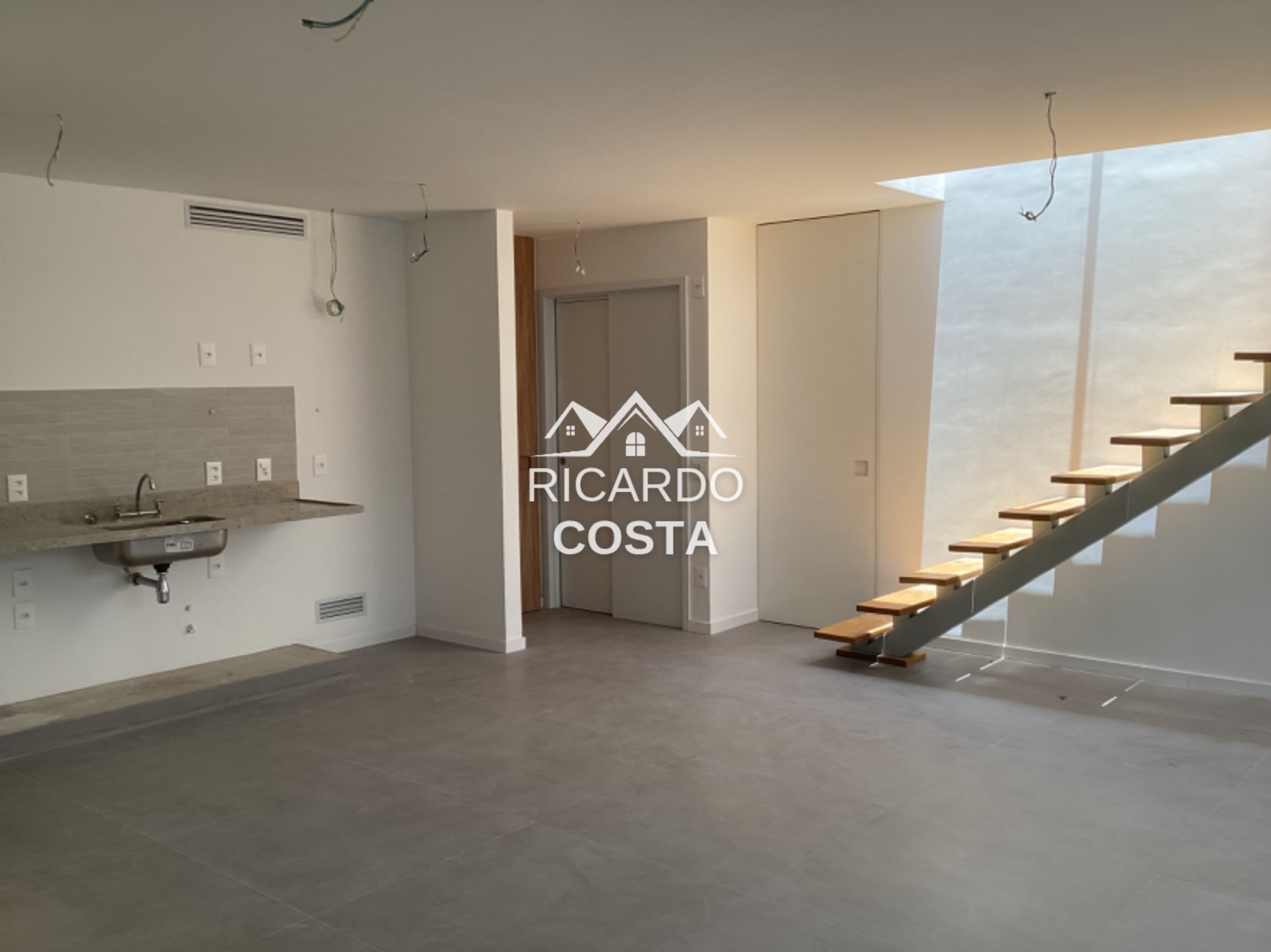 Imagem Cobertura com 2 Quartos à Venda ou Locação, 190 m² em Humaitá - Rio de Janeiro