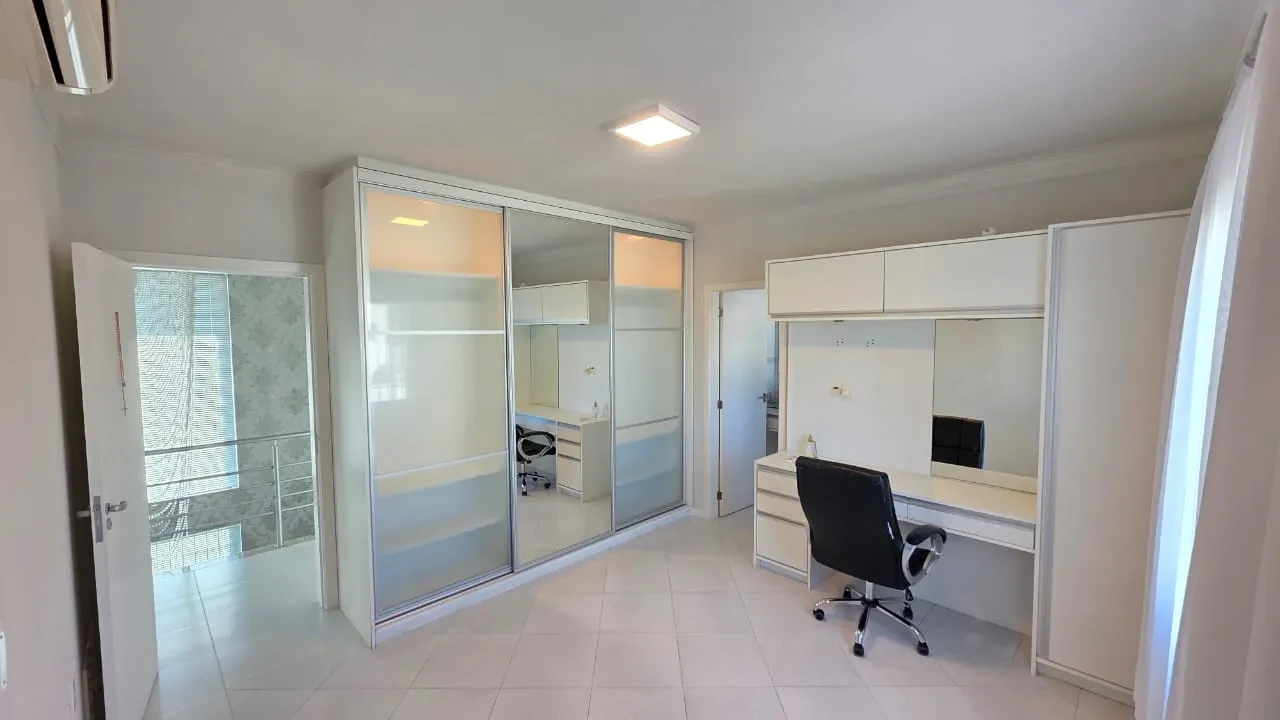 Foto do imóvel: Casa com 4 Quartos à Venda ou Locação, 378 m² em Pedra Branca - Palhoça