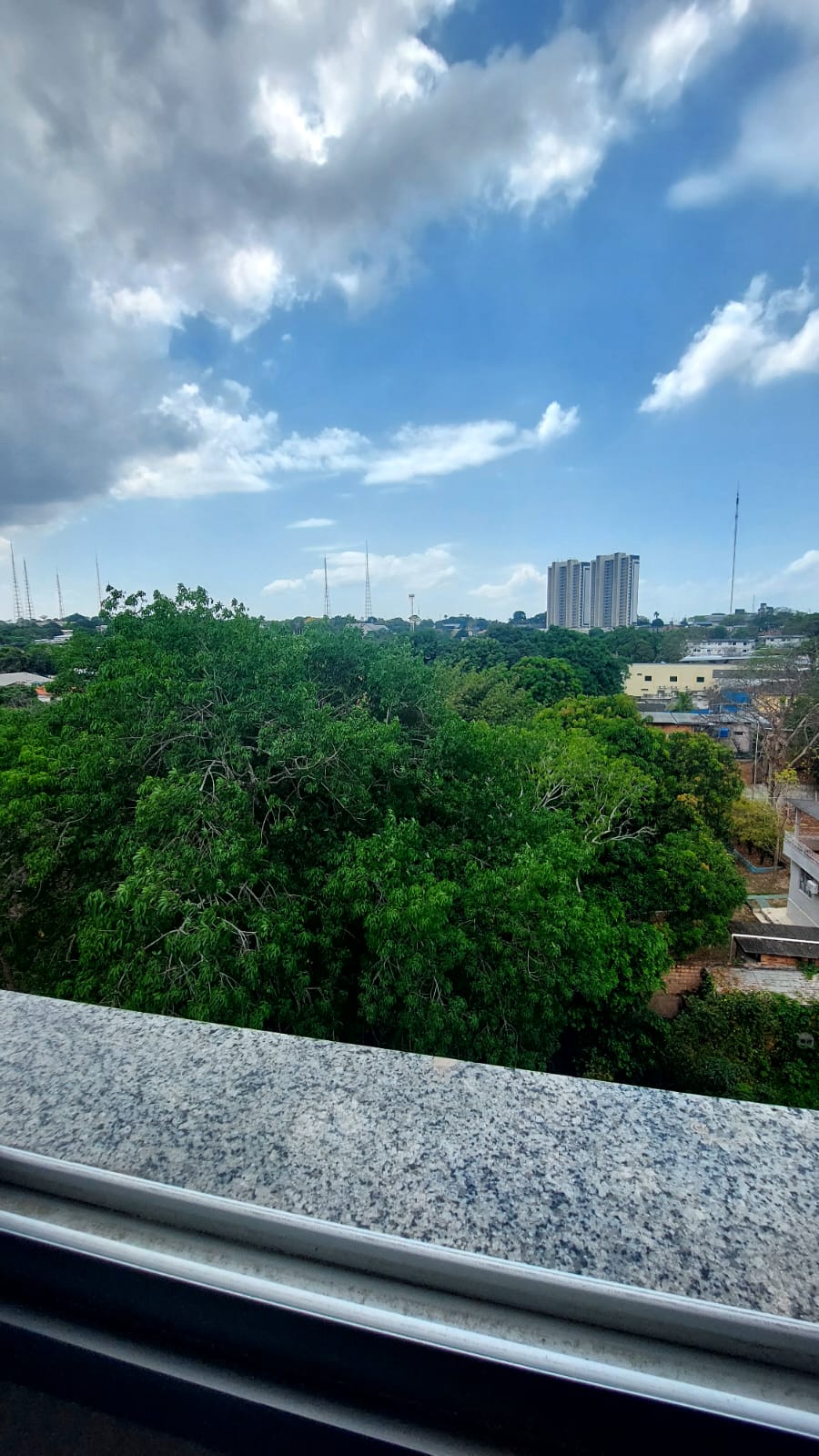Imagem Apartamento com 3 Quartos para Alugar, 77 m²em Aleixo - Manaus
