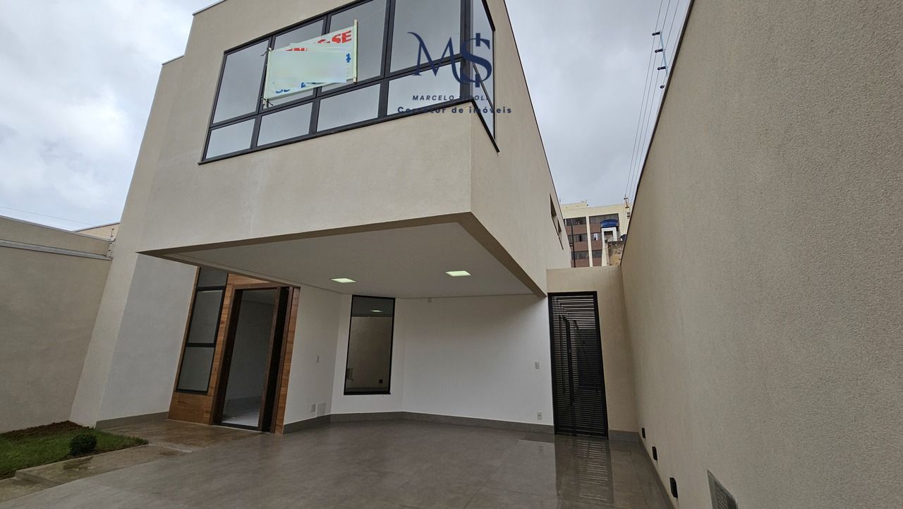 Imagem Sobrado com 4 Quartos à Venda, 270 m² em Guará II - Brasília