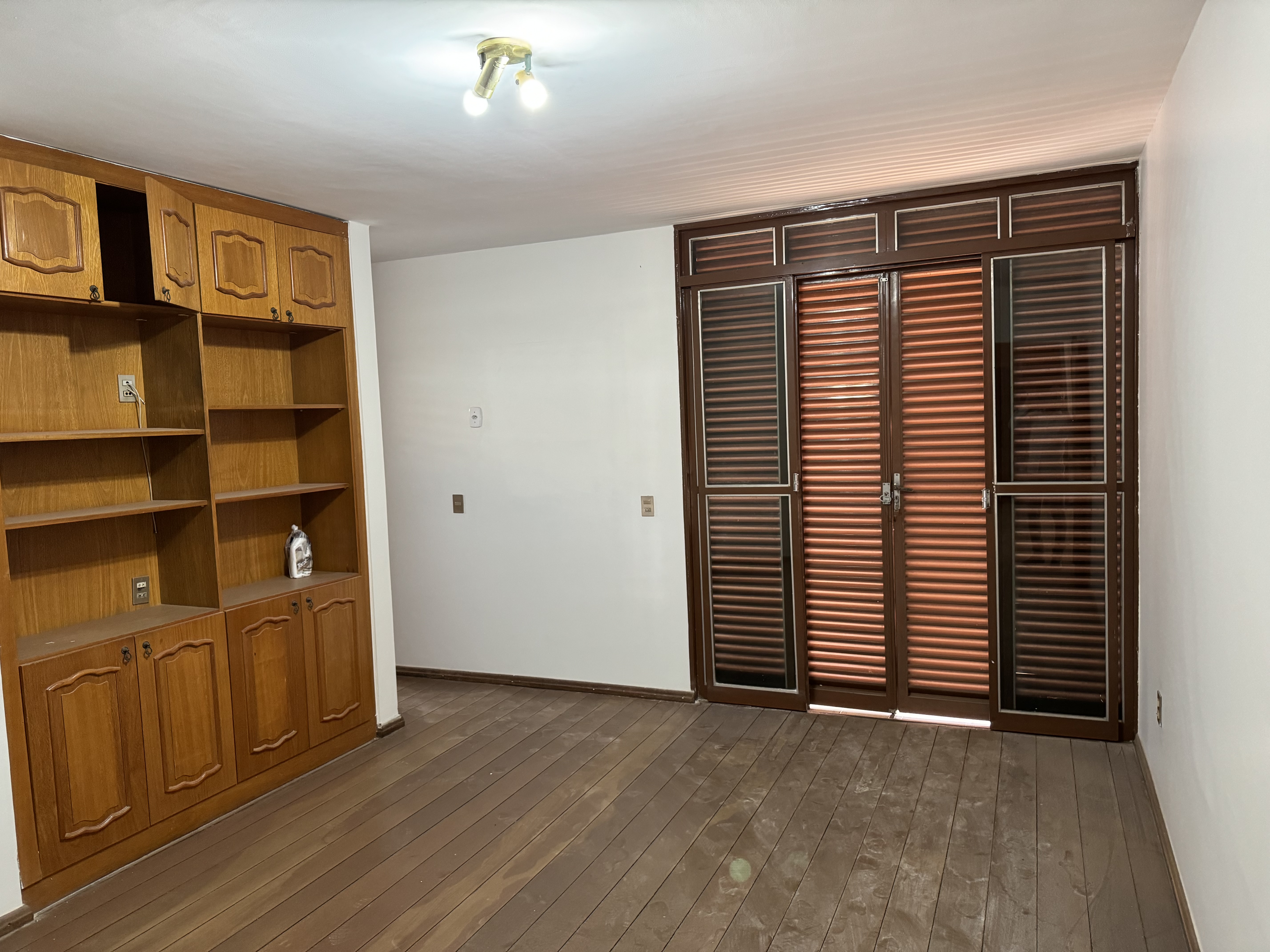 Foto do imóvel: Sobrado com 5 Quartos para Alugar, 450 m² em Setor Bueno - Goiânia