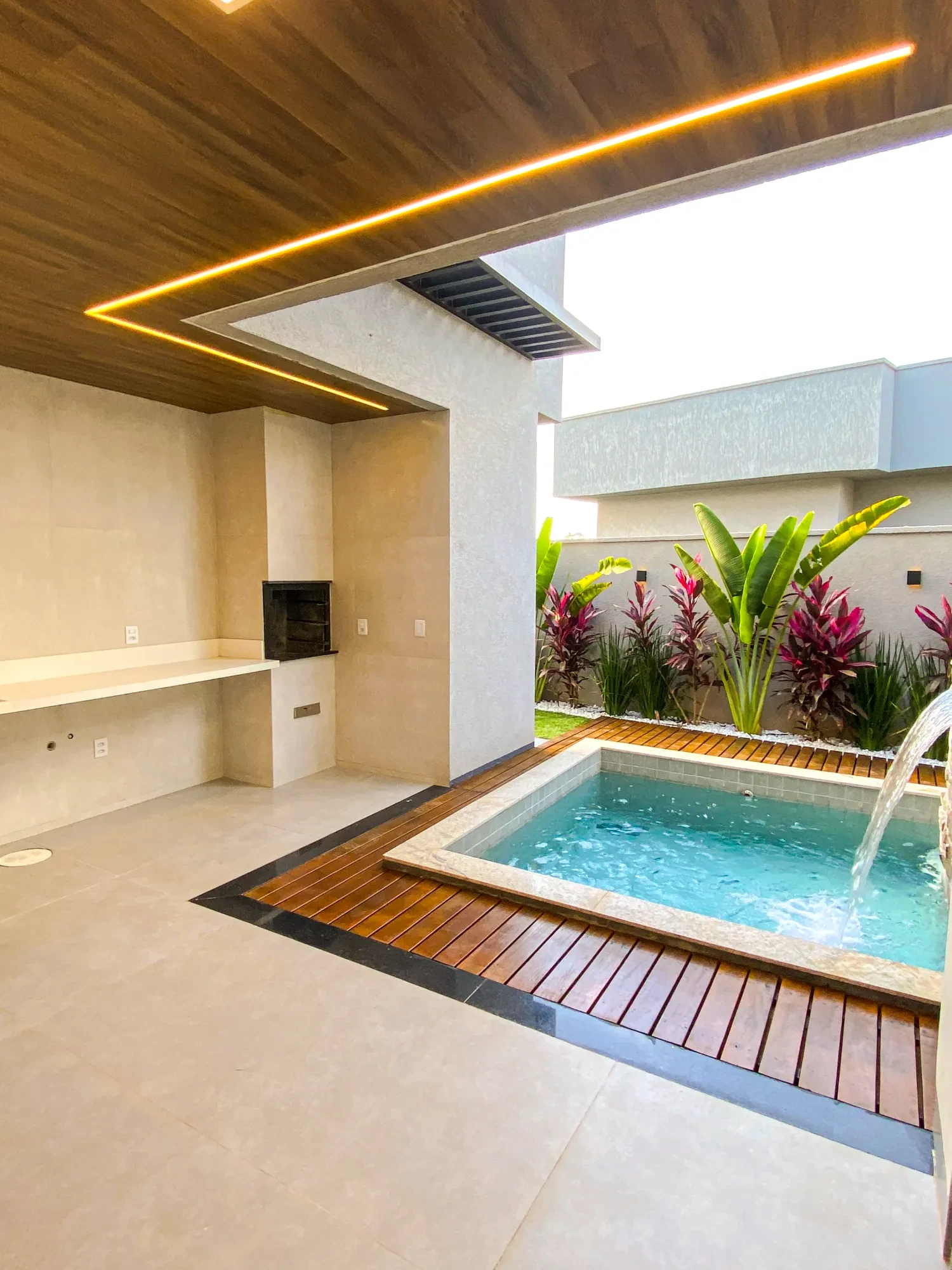 Imagem Casa de Condomínio com 4 Quartos à Venda, 186 metro em Terras Alpha Residencial 2 - Senador Canedo