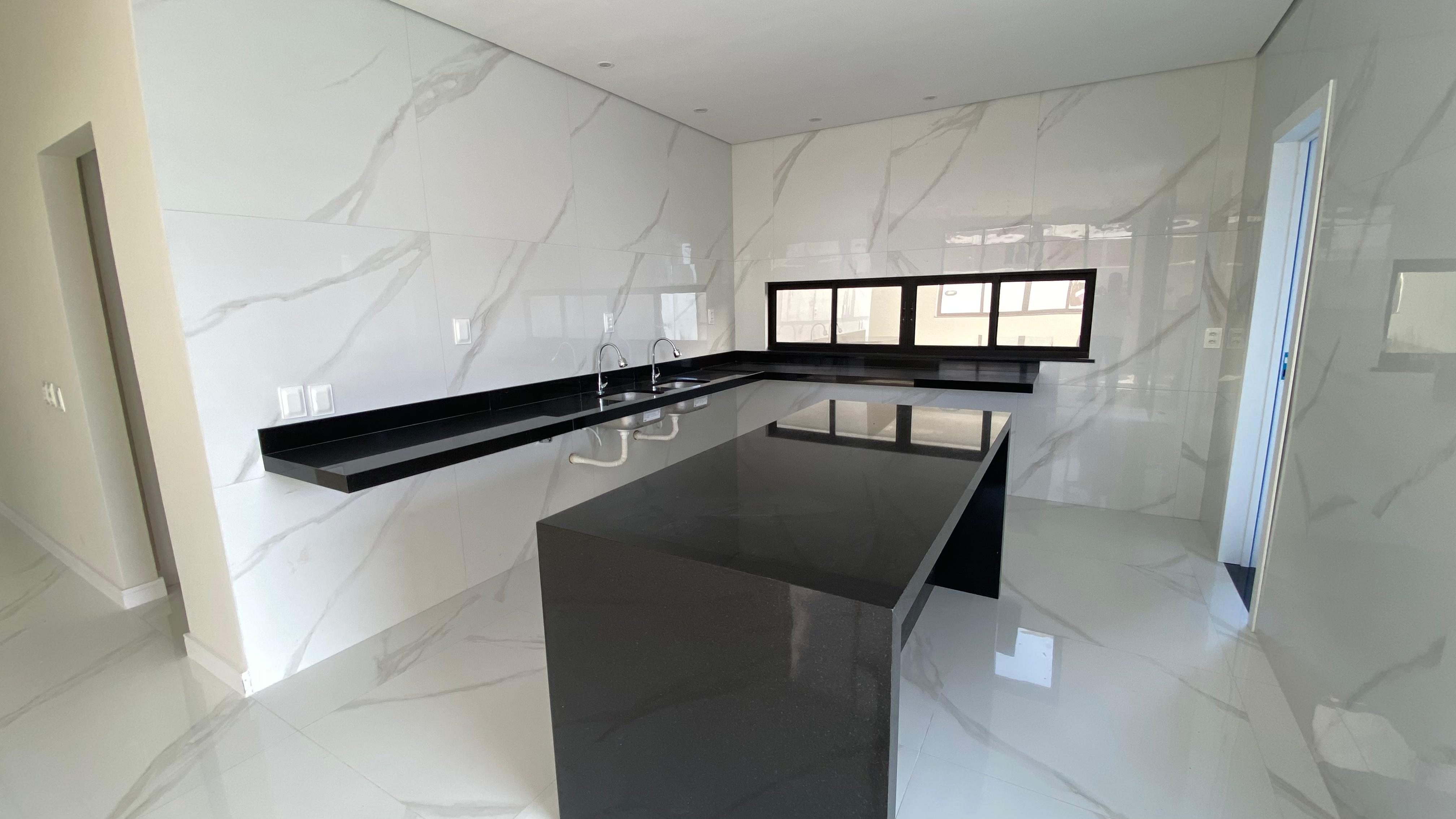 Imagem Casa de Condomínio com 4 Quartos à Venda, 241 m² em Cidade Alpha - Eusébio