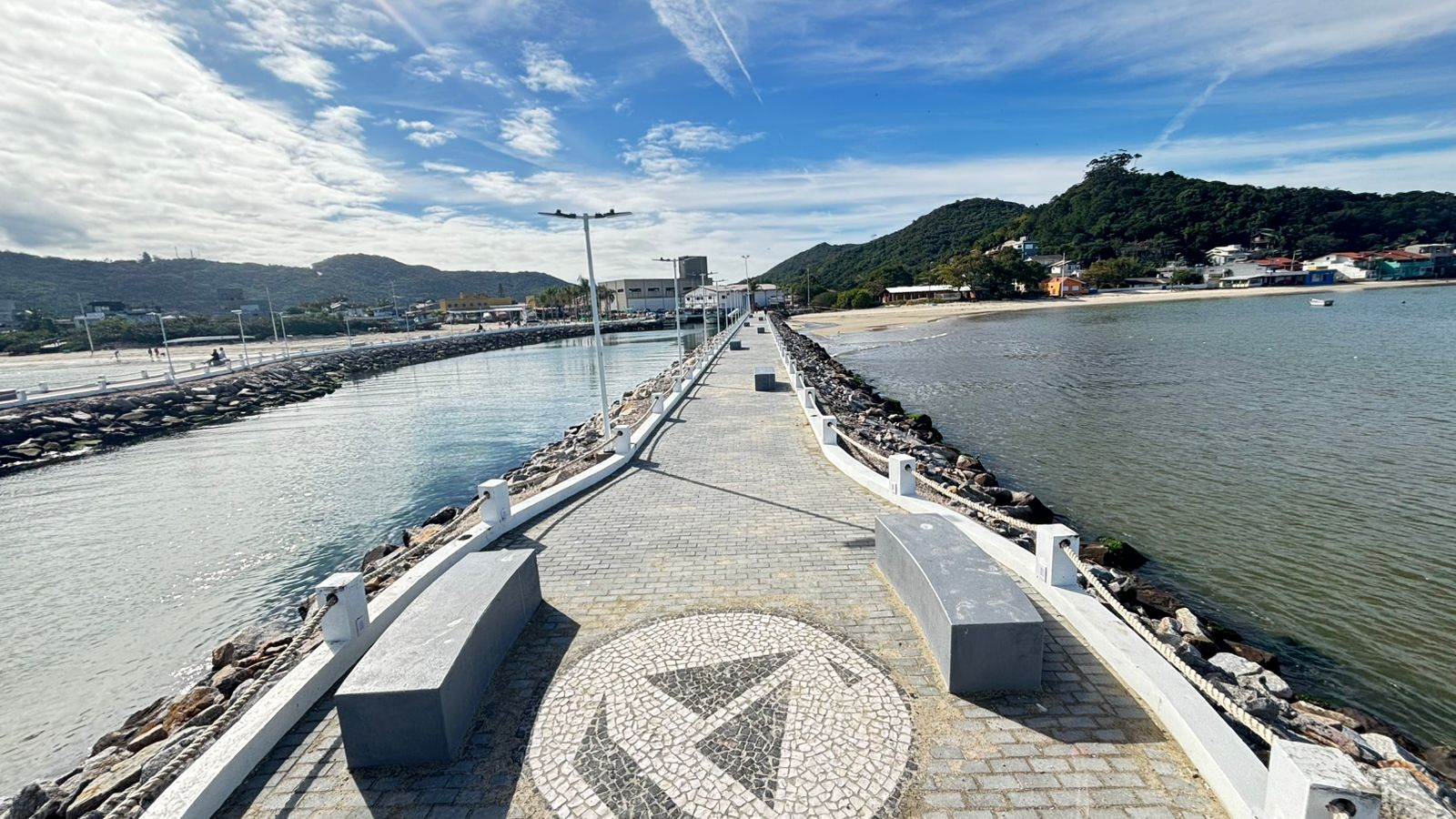 Imagem Sobrado com 3 Quartos à Venda, 118 m² em Bombinhas - Bombinhas