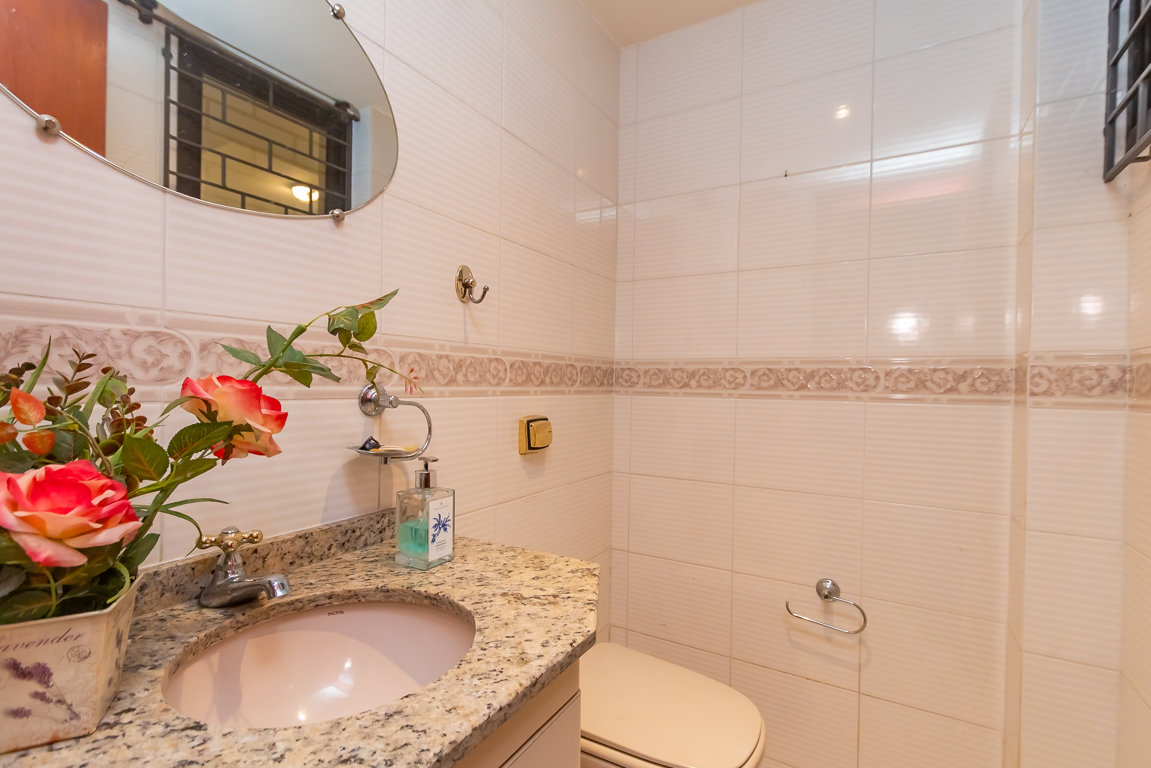 Foto do imóvel: Sobrado com 3 Quartos à Venda, 278 m² em Vista Alegre - Curitiba