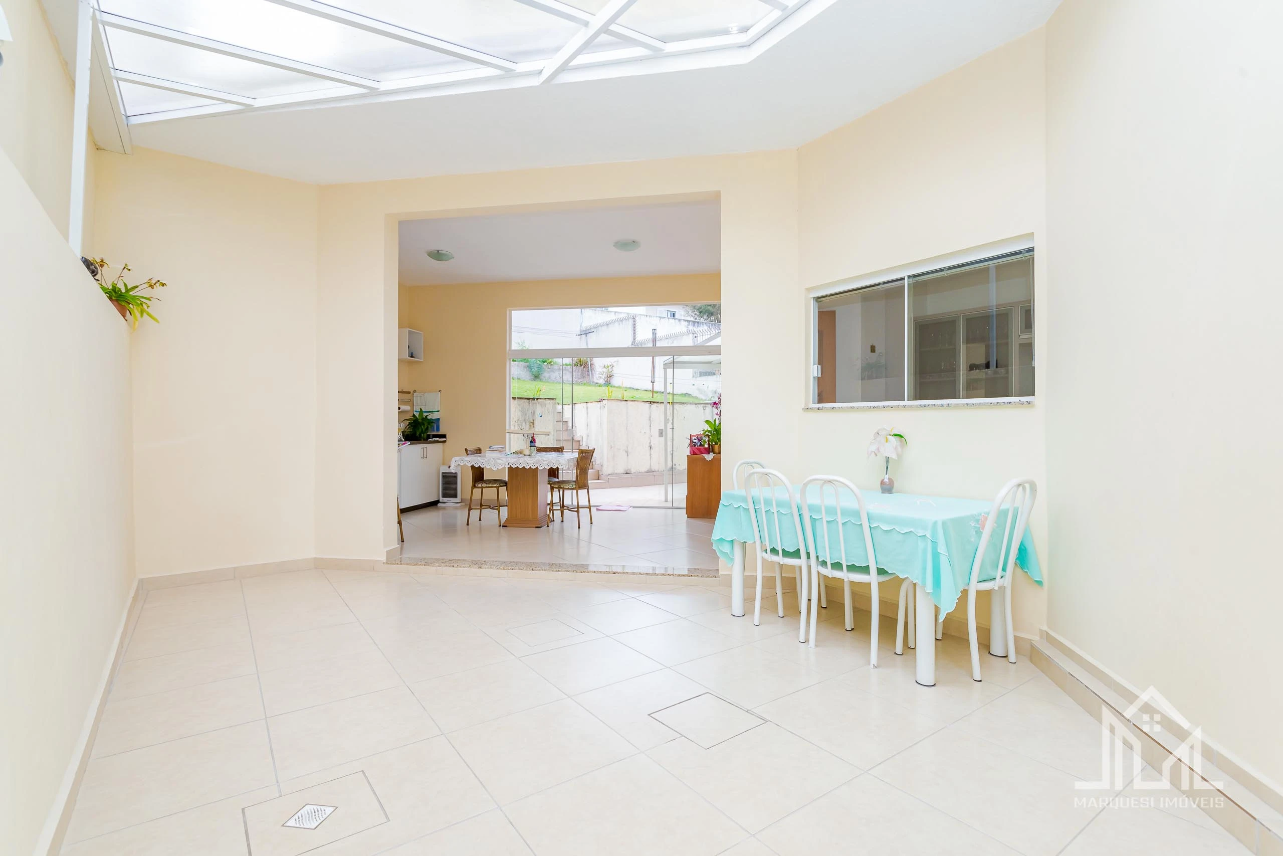 Imagem Casa com 3 Quartos à Venda, 241 m² em Guabirotuba - Curitiba