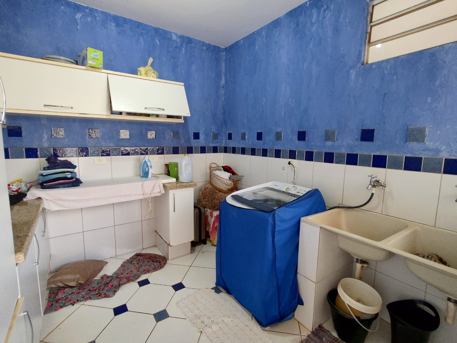 Imagem Sobrado com 4 Quartos à Venda, 386 m²em Aurora - Londrina