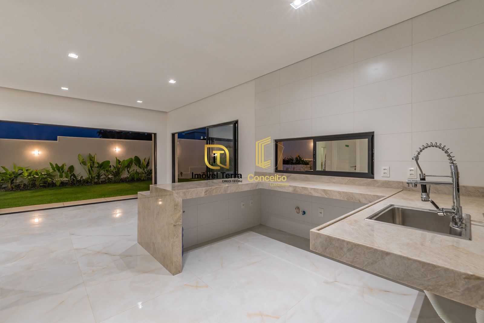 Imagem Casa de Condomínio com 5 Quartos à Venda, 356 m² em Cidade Alpha - Eusébio