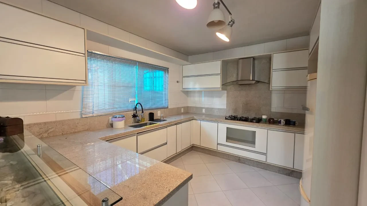 Foto do imóvel: Casa com 4 Quartos à Venda ou Locação, 378 m² em Pedra Branca - Palhoça