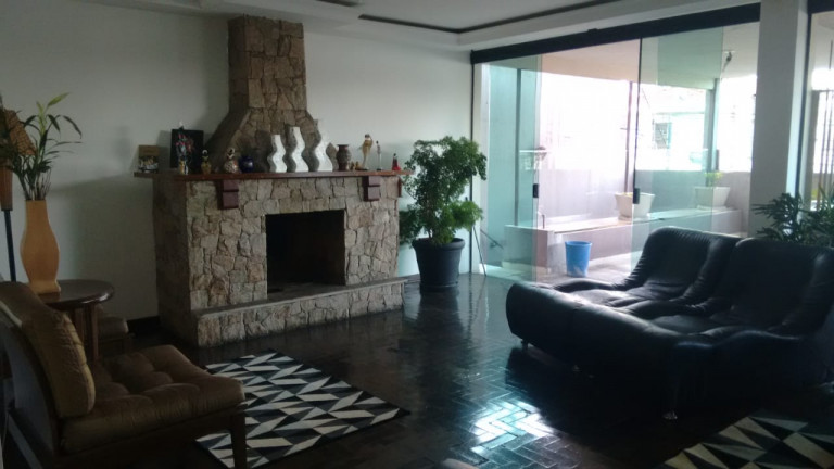 Casa com 6 Quartos à Venda, 400 m² em Cidade Vargas - São Paulo