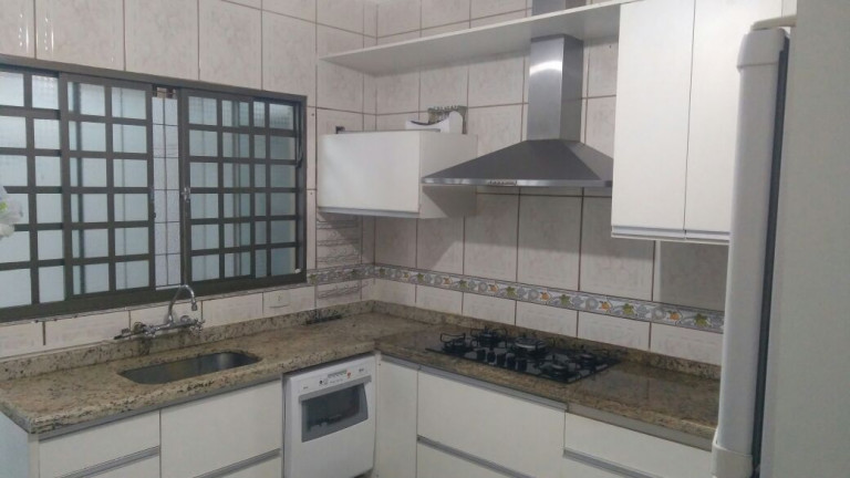 Imagem Casa com 3 Quartos à Venda, 180 m² em Vila Jardim Celina - Bauru