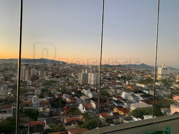 Imagem Apartamento com 2 Quartos à Venda, 78 m² em Barreiros - São José