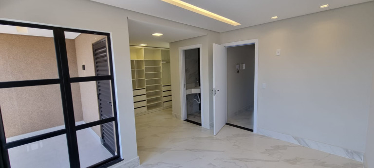 Foto do imóvel: Sobrado com 3 Quartos à Venda, 151 m² em Parque Esplanada III - Valparaíso de Goiás