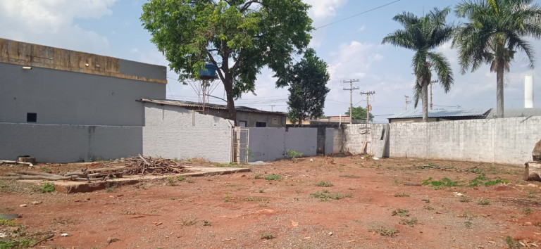 Galpão à Venda ou Locação, 980 m²em Vila Nossa Senhora de Lourdes - Aparecida de Goiânia