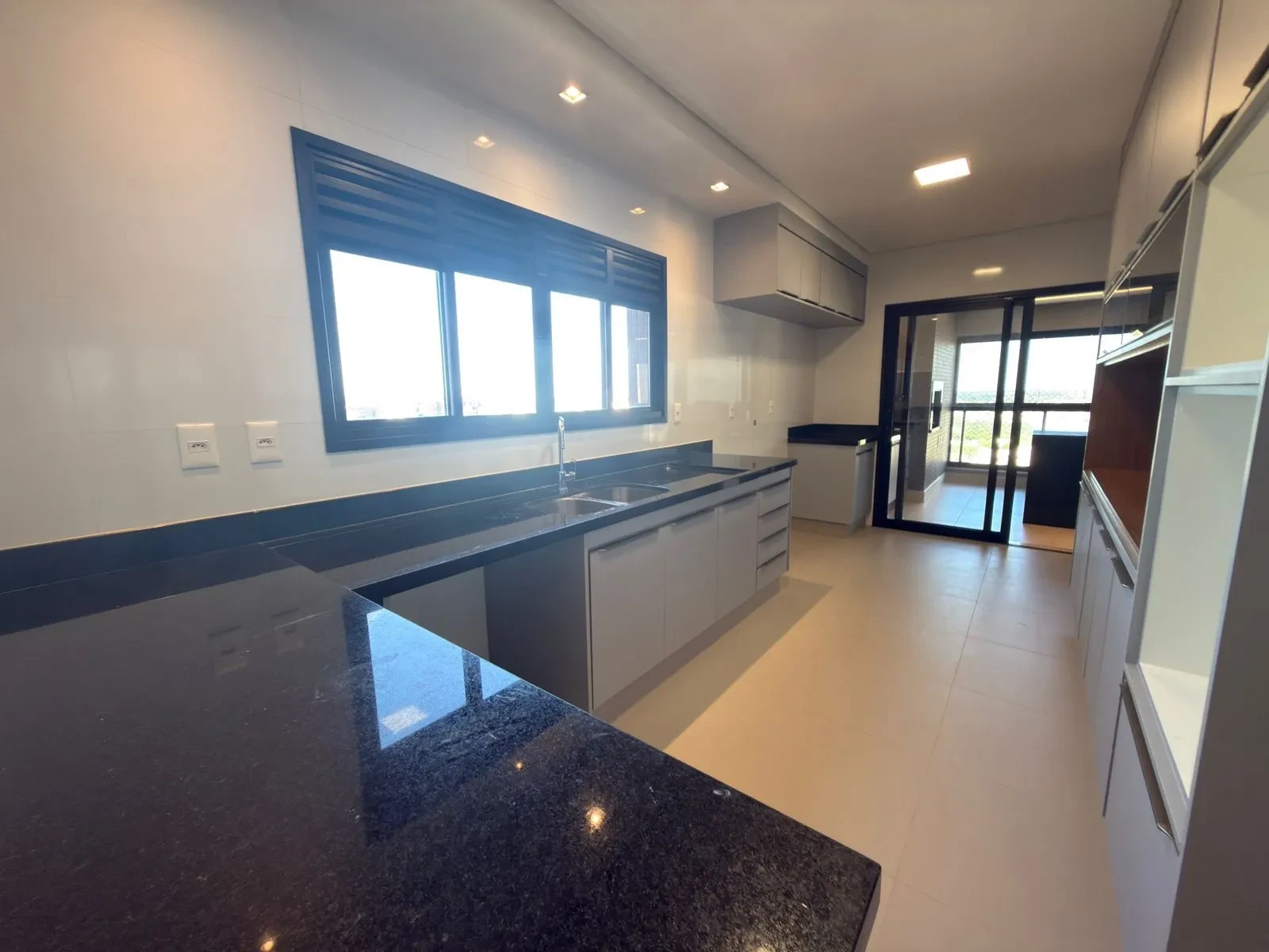 Imagem Apartamento com 4 Quartos para Alugar, 257 m² em Jardim Sumaré - Araçatuba