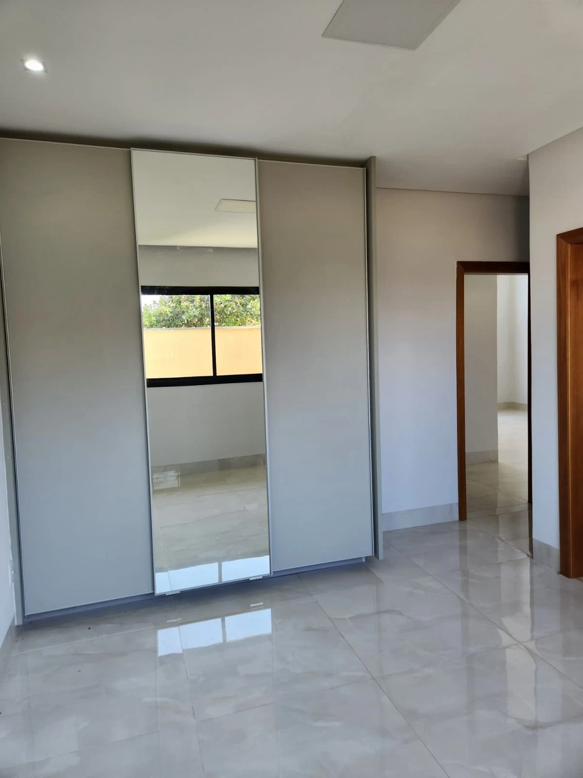 Imagem Casa de Condomínio com 4 Quartos à Venda, 220 m² em Residencial Goiânia Golfe Clube - Goiânia