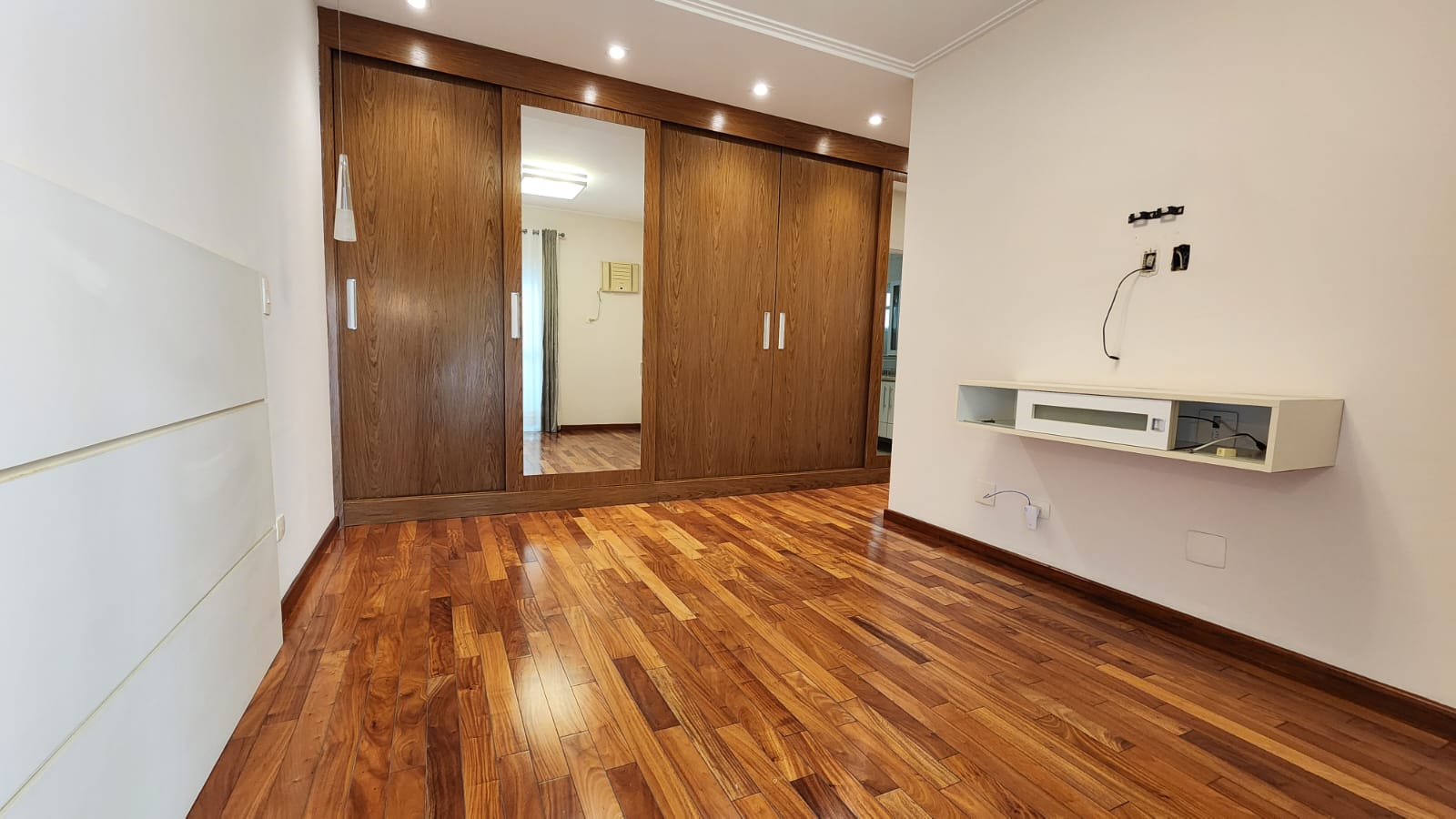 Imagem Apartamento com 3 Quartos para Alugar, 160 m²em Boqueirão - Santos