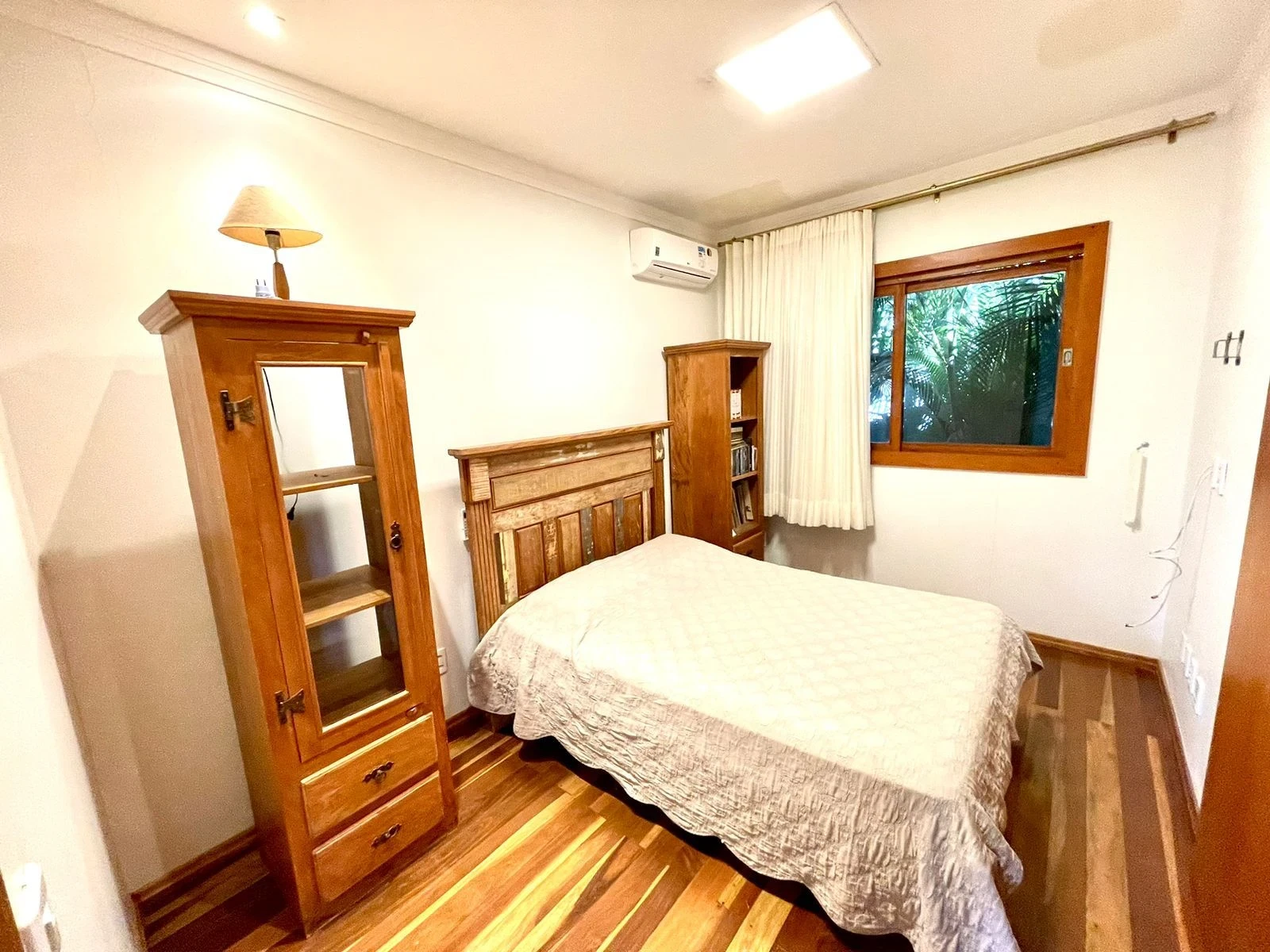 Imagem Casa de Condomínio com 4 Quartos para Alugar, 250 m² em Jardins Munique - Goiânia
