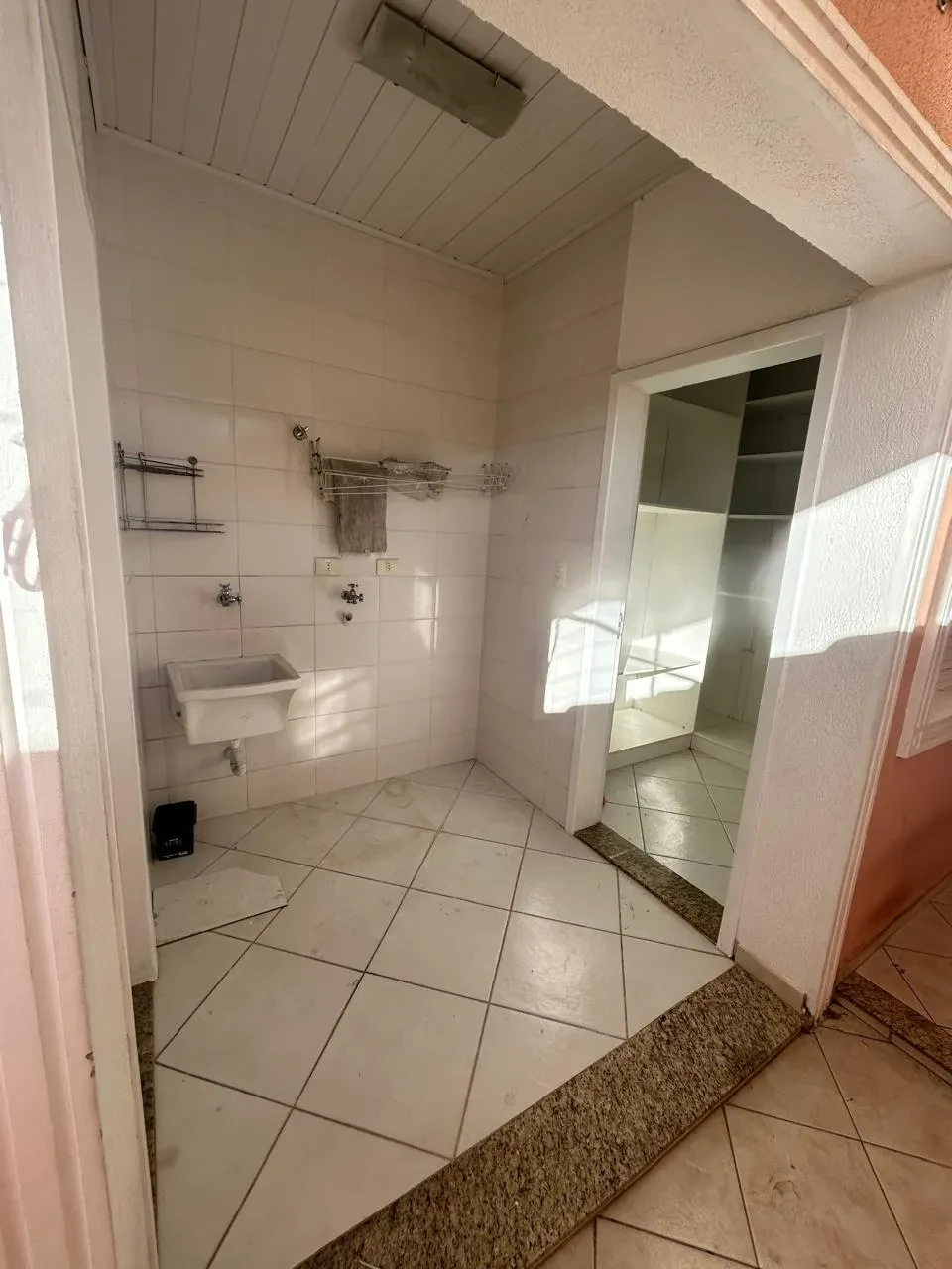 Foto do imóvel: Casa de Condomínio com 3 Quartos para Alugar, 200 metro em Cidade Jardim - Jacareí