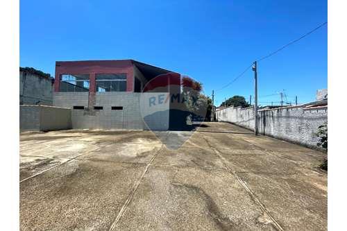 Galpão à Venda ou Locação, 296 m²em Bom Retiro - São José dos Campos