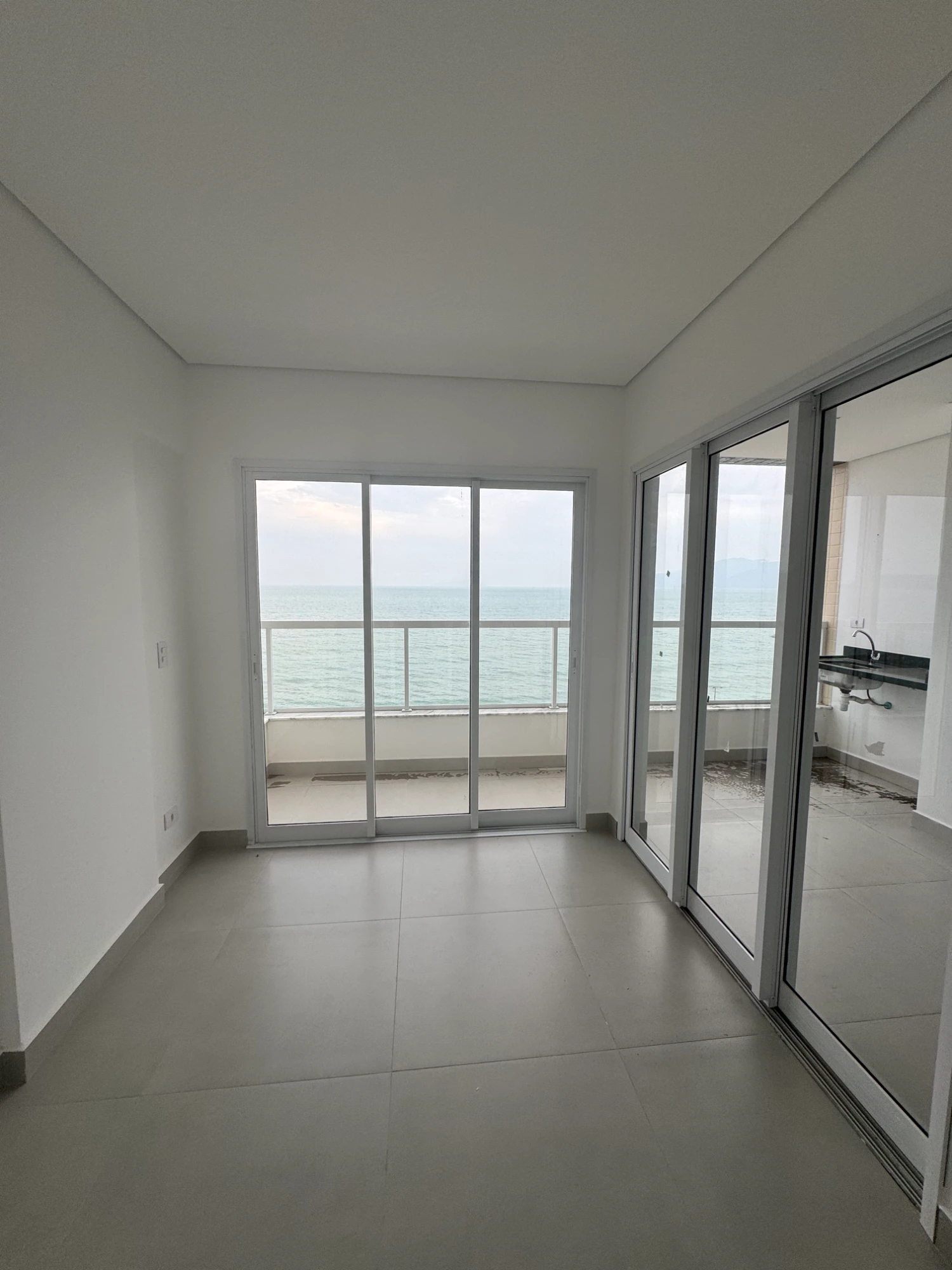 Imagem Apartamento com 3 Quartos à Venda, 99 metros em Massaguaçu - Caraguatatuba