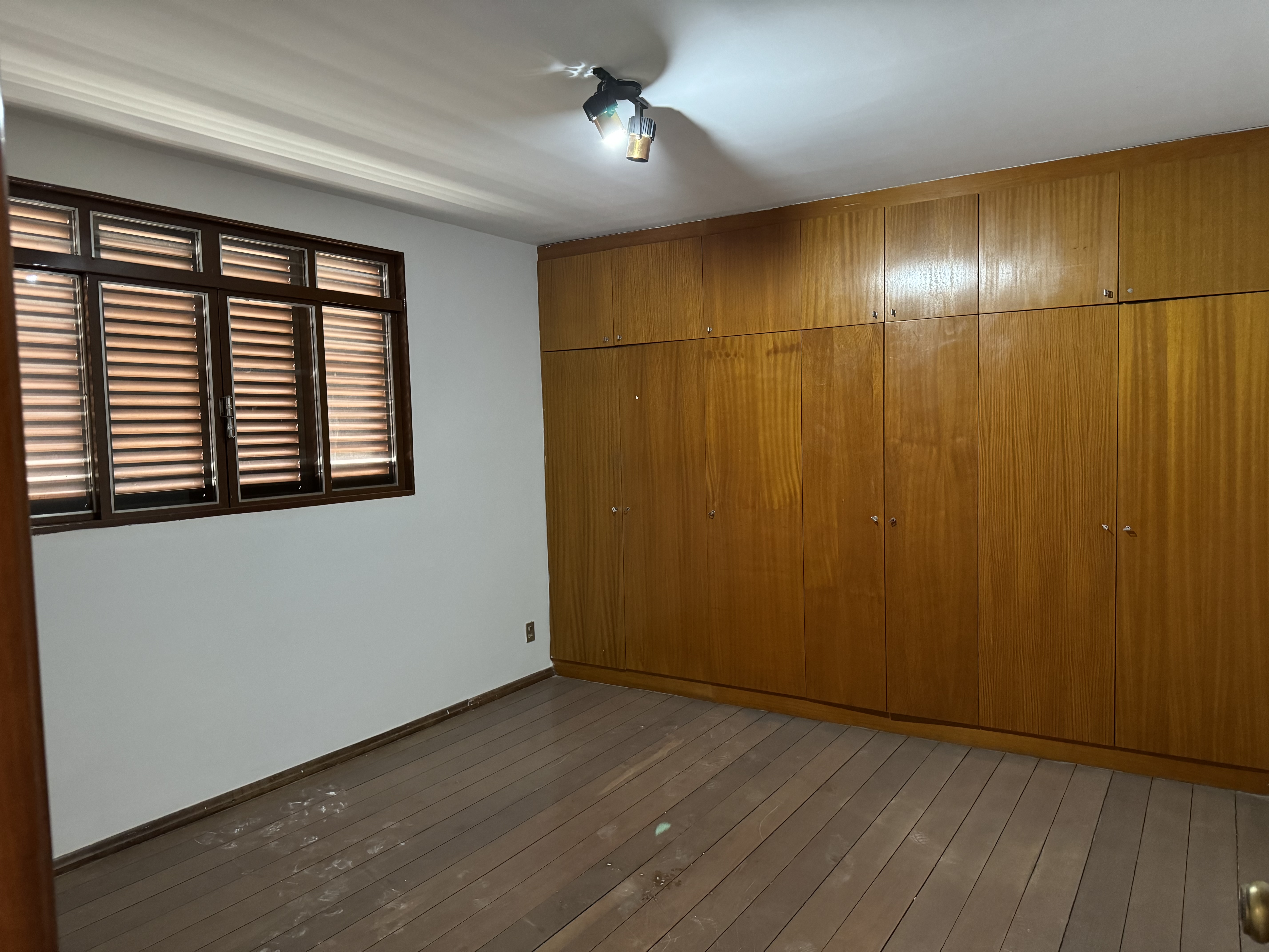 Foto do imóvel: Sobrado com 5 Quartos para Alugar, 450 m² em Setor Bueno - Goiânia