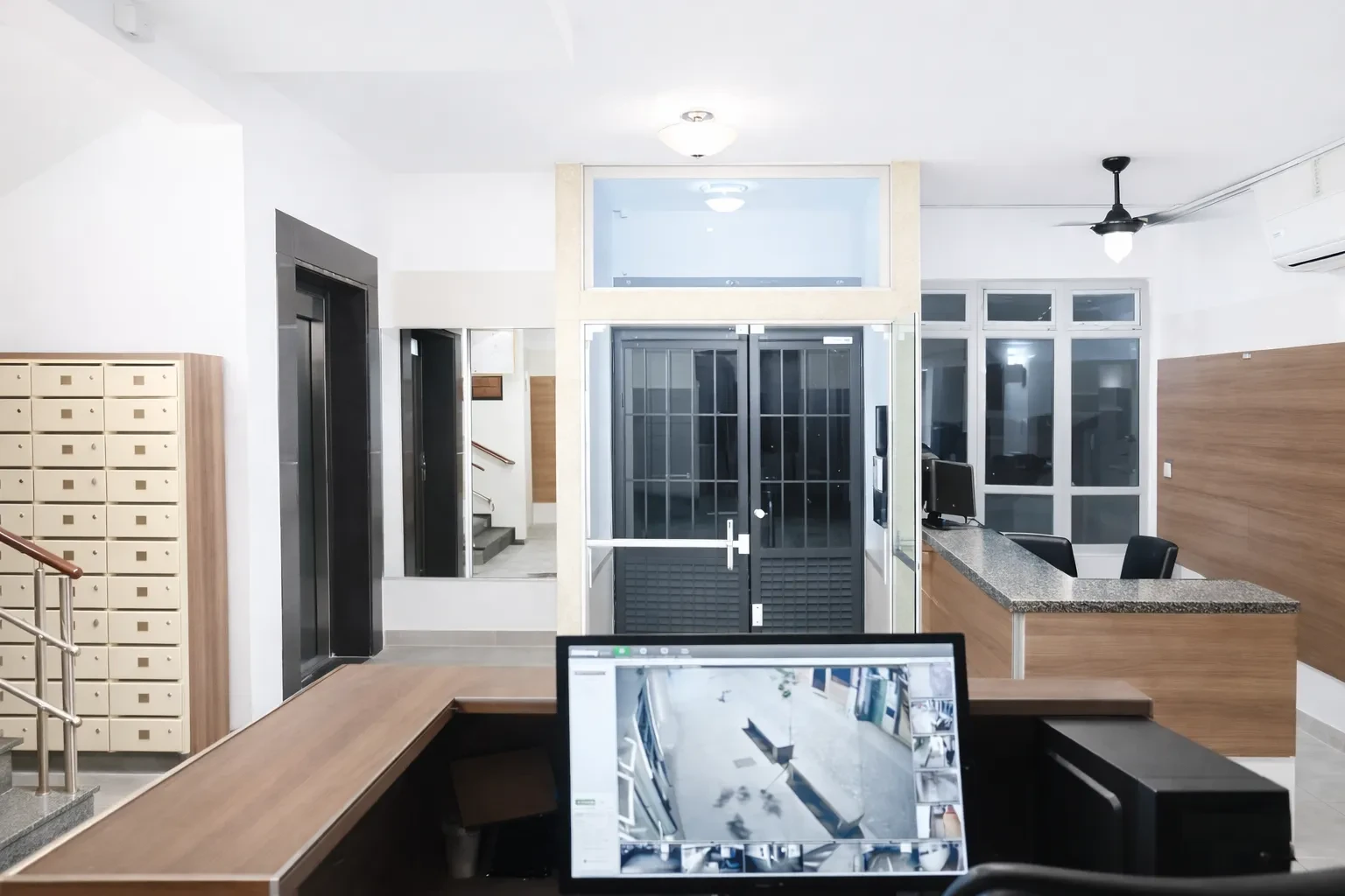 Imagem Apartamento com 2 Quartos à Venda, Locação ou Temporada, 72 metros em Centro - Florianópolis