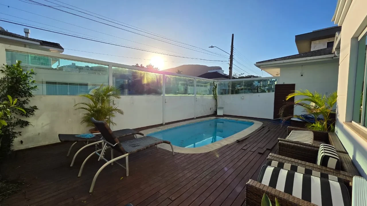 Foto do imóvel: Casa com 4 Quartos à Venda ou Locação, 378 m² em Pedra Branca - Palhoça