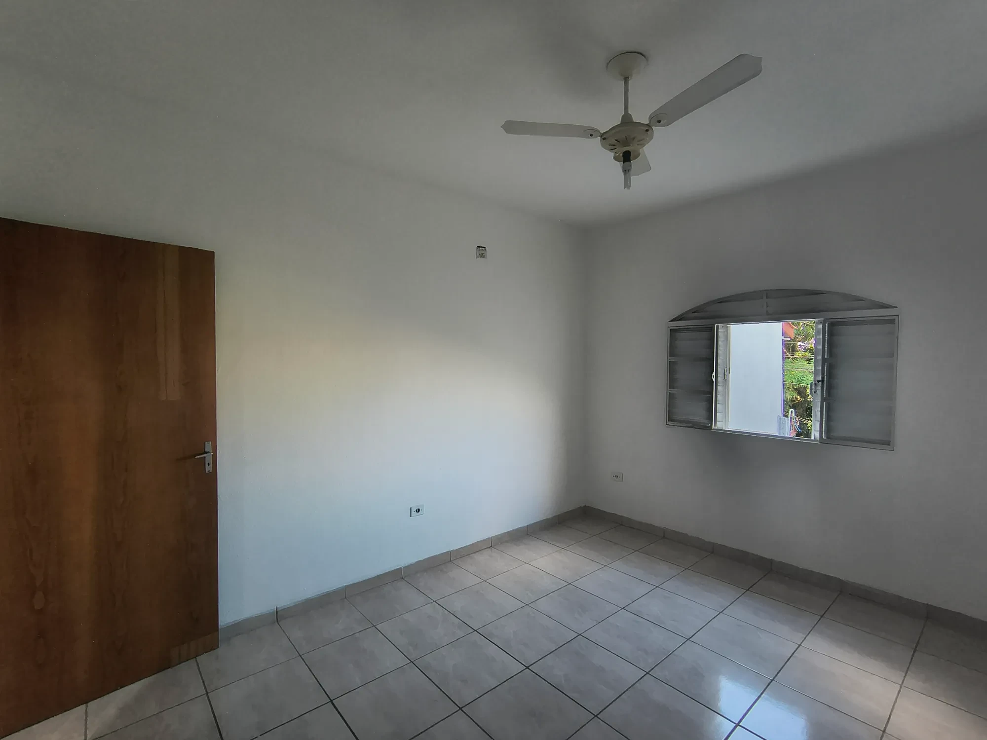 Imagem Casa com 2 Quartos para Alugar, 69 m² em Parque Santo Antônio - Jacareí