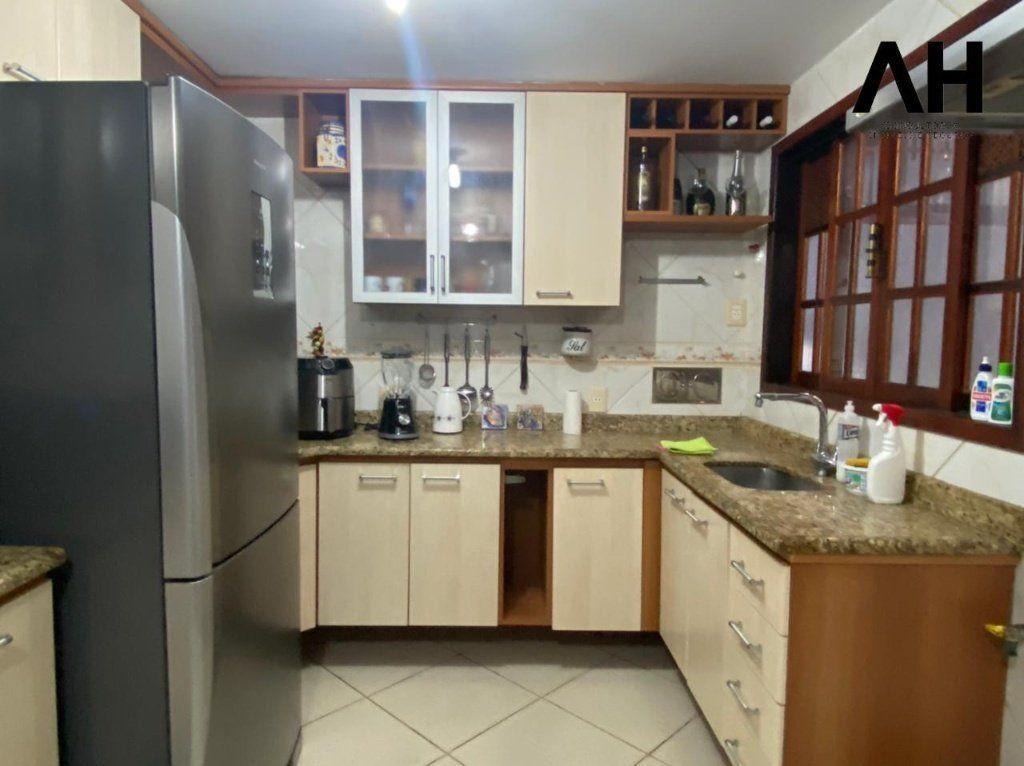 Imagem Casa com 3 Quartos à Venda, 360 m²em Piratininga - Niterói