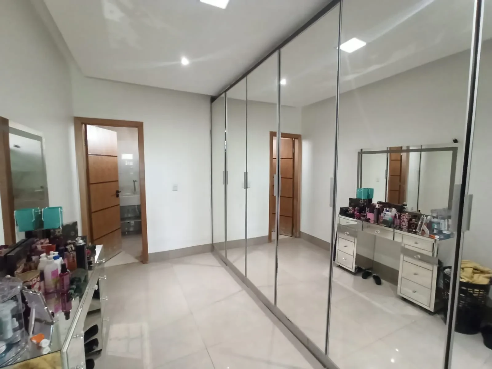 Imagem Casa de Condomínio com 5 Quartos para Alugar, 600 m² em Jardins Paris - Goiânia