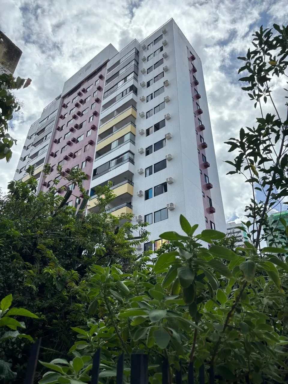 Imagem Apartamento com 2 Quartos à Venda, 60 m² em Tamarineira - Recife