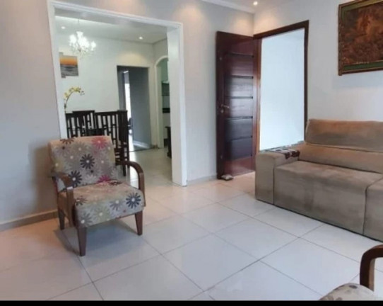 Casa com 3 Quartos à Venda,  em Nova Jaguariúna - Jaguariúna