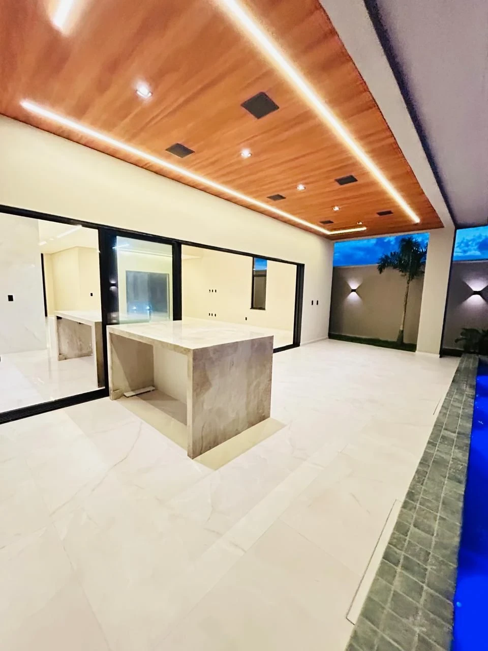 Foto do imóvel: Casa de Condomínio com 5 Quartos à Venda, 400 m² em Coaçu - Fortaleza