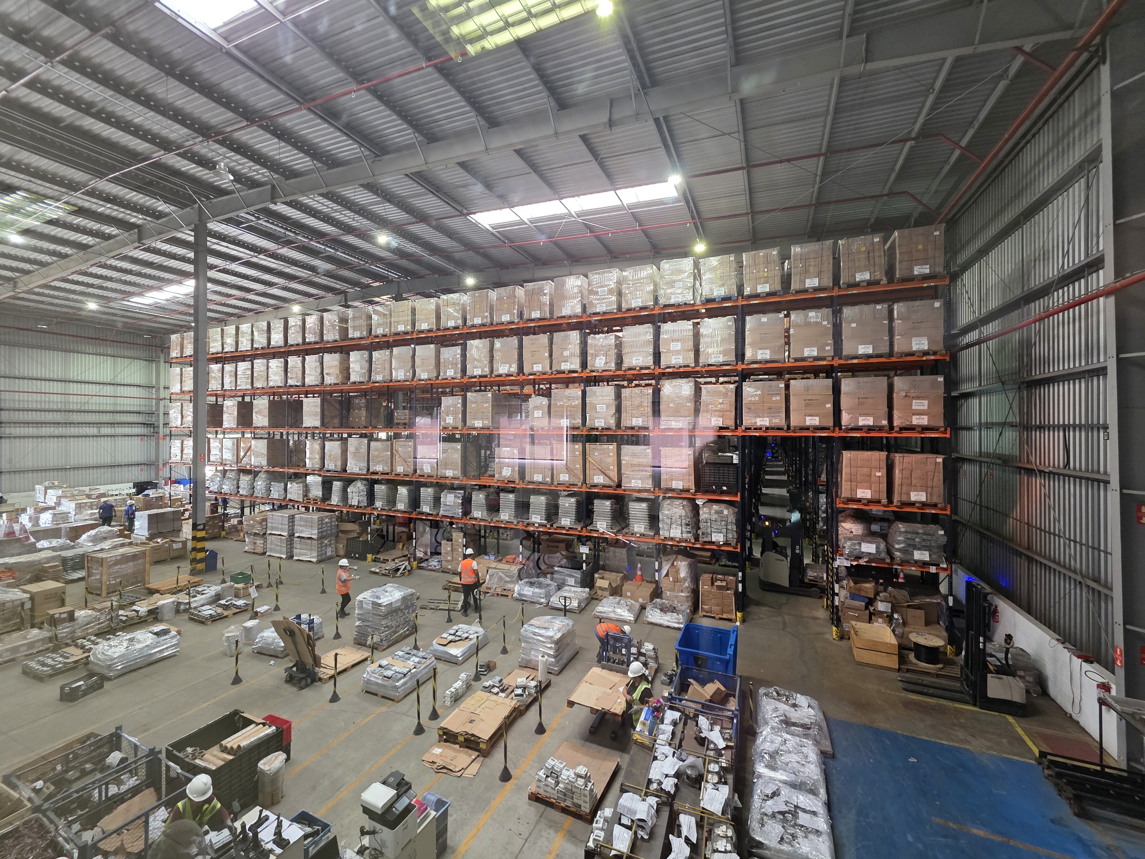 Foto do imóvel: Galpão para Alugar, 7.600 m² em Jardim Vista Alegre - Embu das Artes