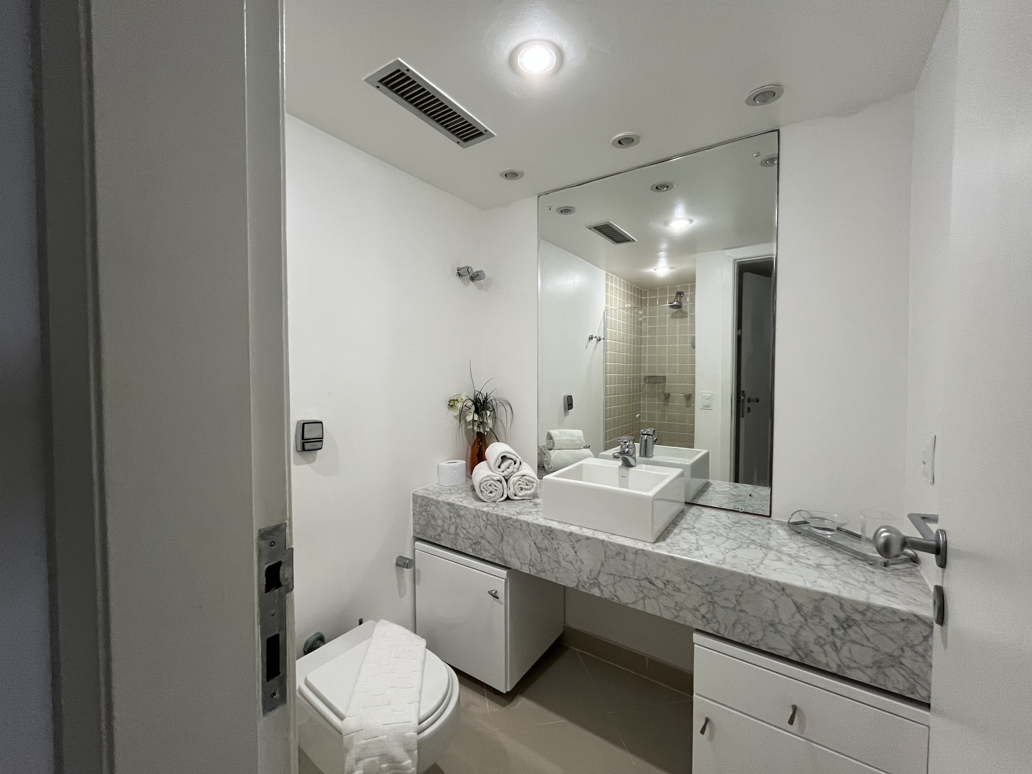 Imagem Apartamento com 2 Quartos à Venda, 65 m²em Ondina - Salvador