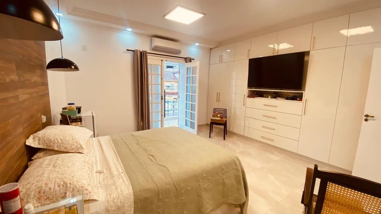 Imagem Sobrado com 4 Quartos à Venda, 214 m² em Encruzilhada - Santos