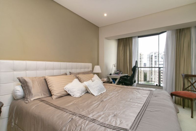 Imagem Apartamento com 4 Quartos à Venda,  em Paraíso do Morumbi - São Paulo