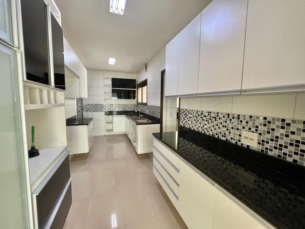 Imagem Apartamento com 4 Quartos à Venda, 155 m²em Batista Campos - Belém