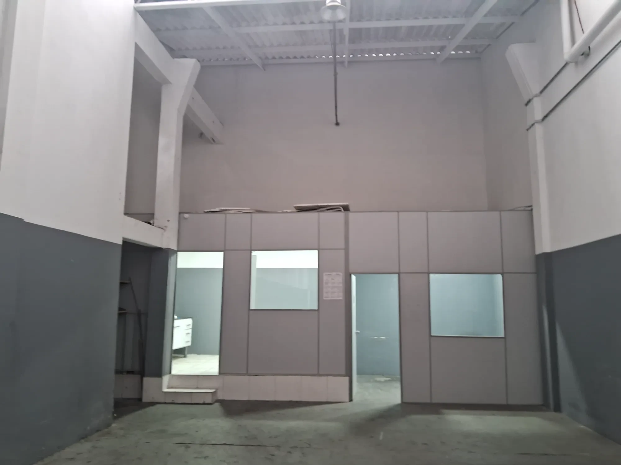 Foto do imóvel: Galpão para Alugar, 349 m² em Vila Anastácio - São Paulo