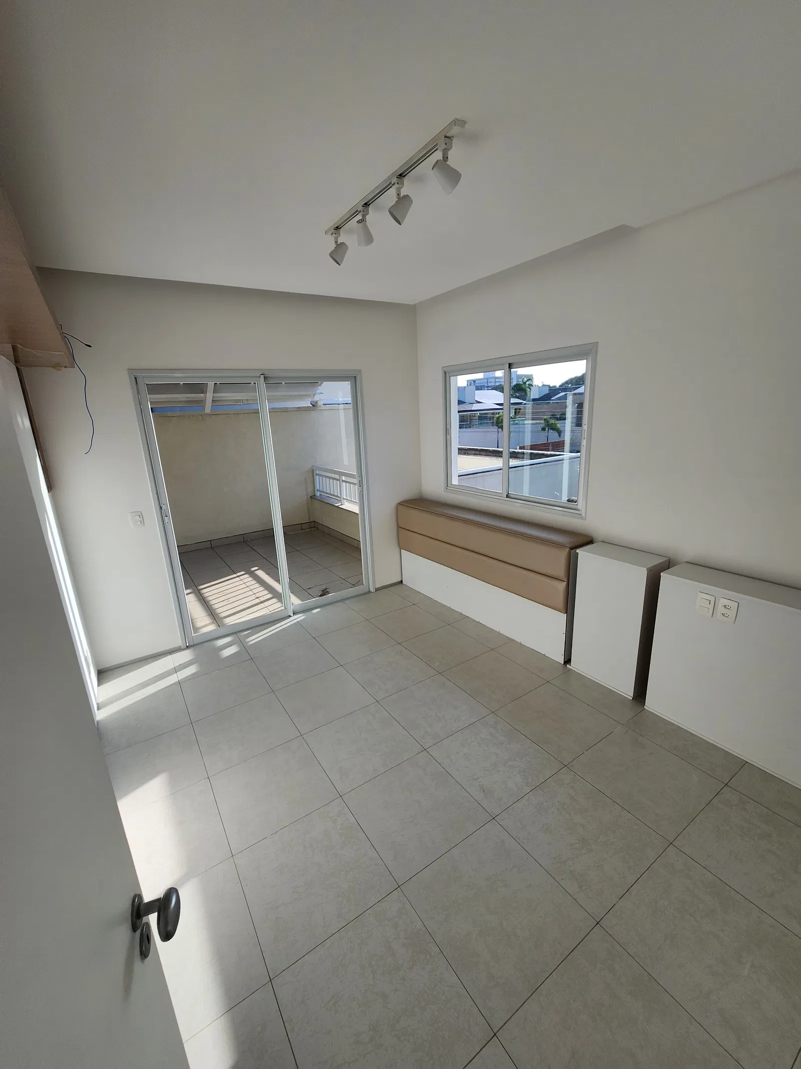 Imagem Casa de Condomínio com 3 Quartos à Venda, 277 m²em SAPIRANGA - FORTALEZA