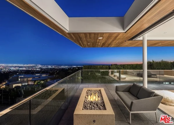 Foto do imóvel: Casa de Condomínio com 6 Quartos à Venda, 933 m²em Alphaville Residencial Um - Barueri