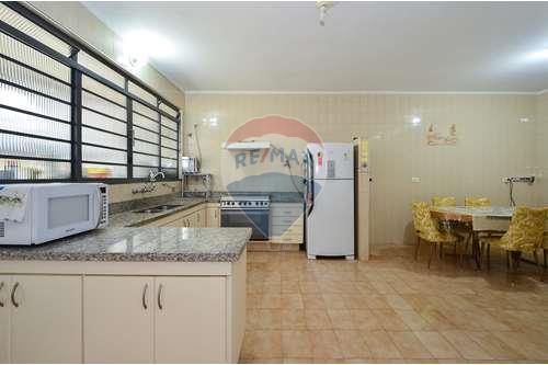 Imagem Sobrado com 3 Quartos à Venda, 351 m²em Jardim Esplanada II - São José dos Campos