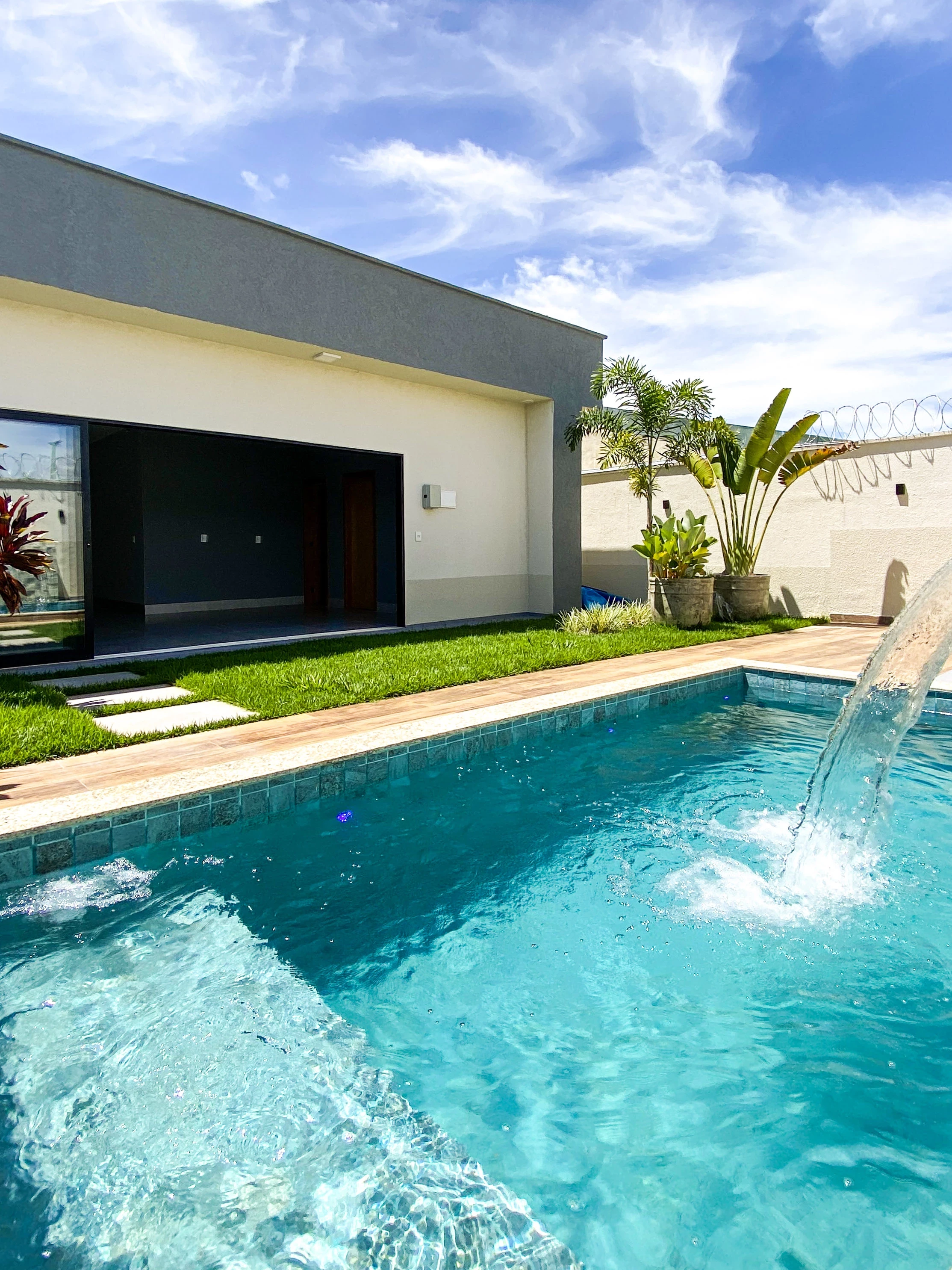 Imagem Casa com 4 Quartos à Venda, 205 m² em Das Indústrias - Senador Canedo