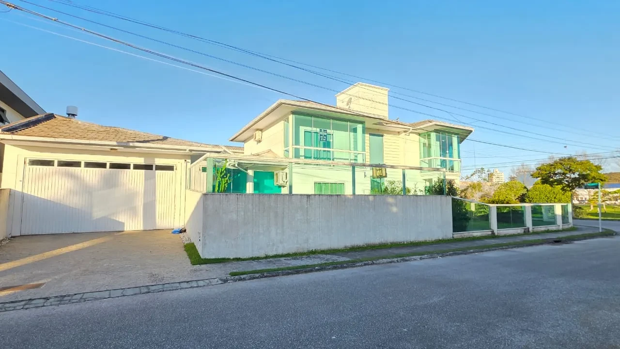 Foto do imóvel: Casa com 4 Quartos à Venda ou Locação, 378 m² em Pedra Branca - Palhoça