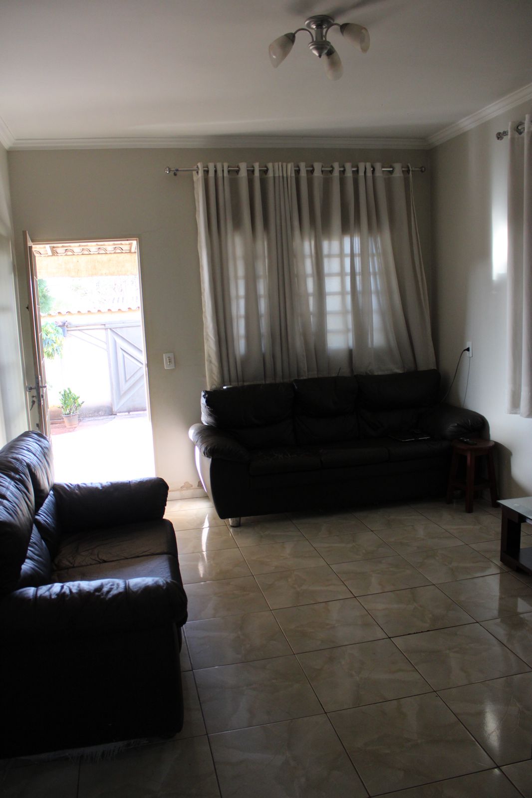 Imagem Casa com 4 Quartos à Venda, 270 m²em Jardim Clarissa - Goiânia