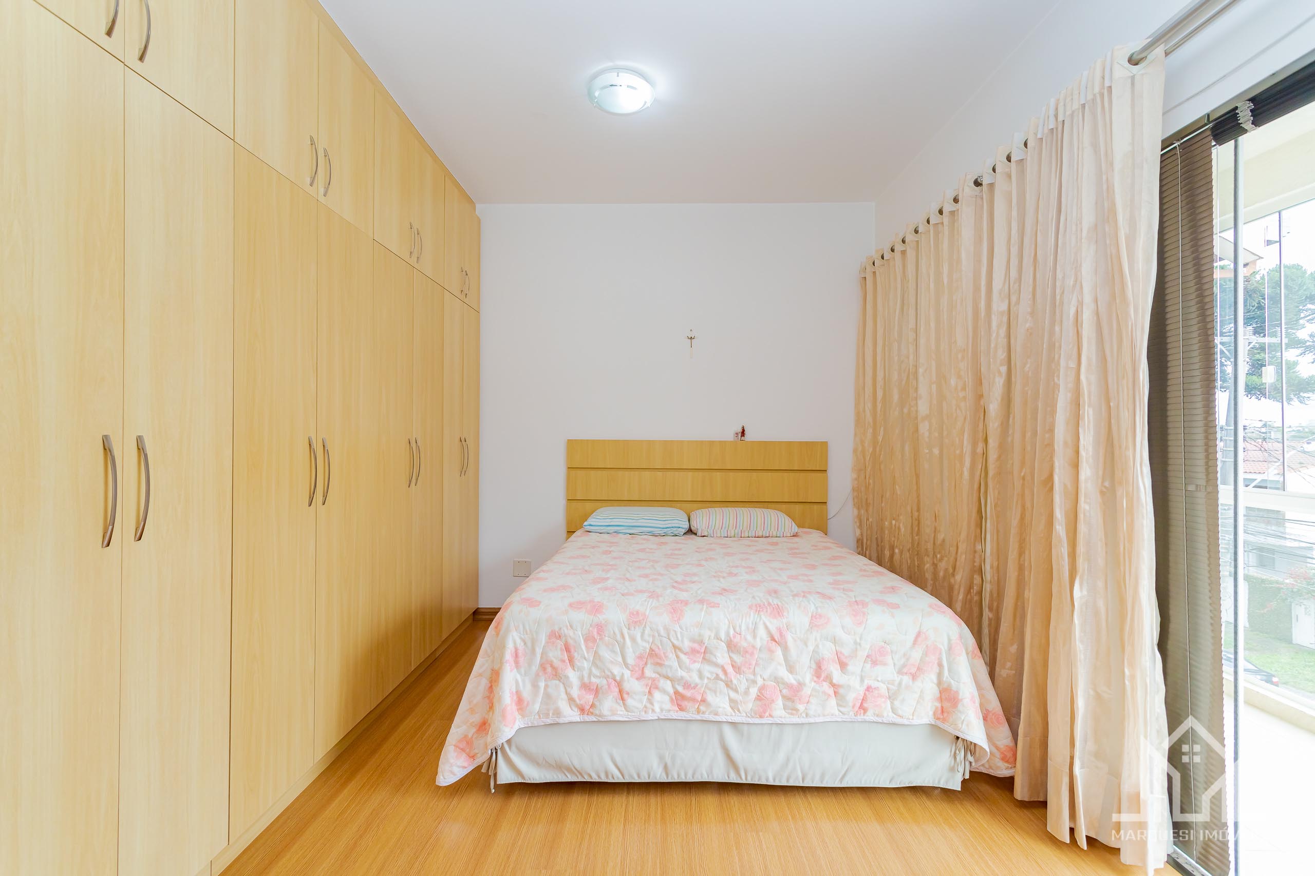 Imagem Casa com 3 Quartos à Venda, 241 m² em Guabirotuba - Curitiba