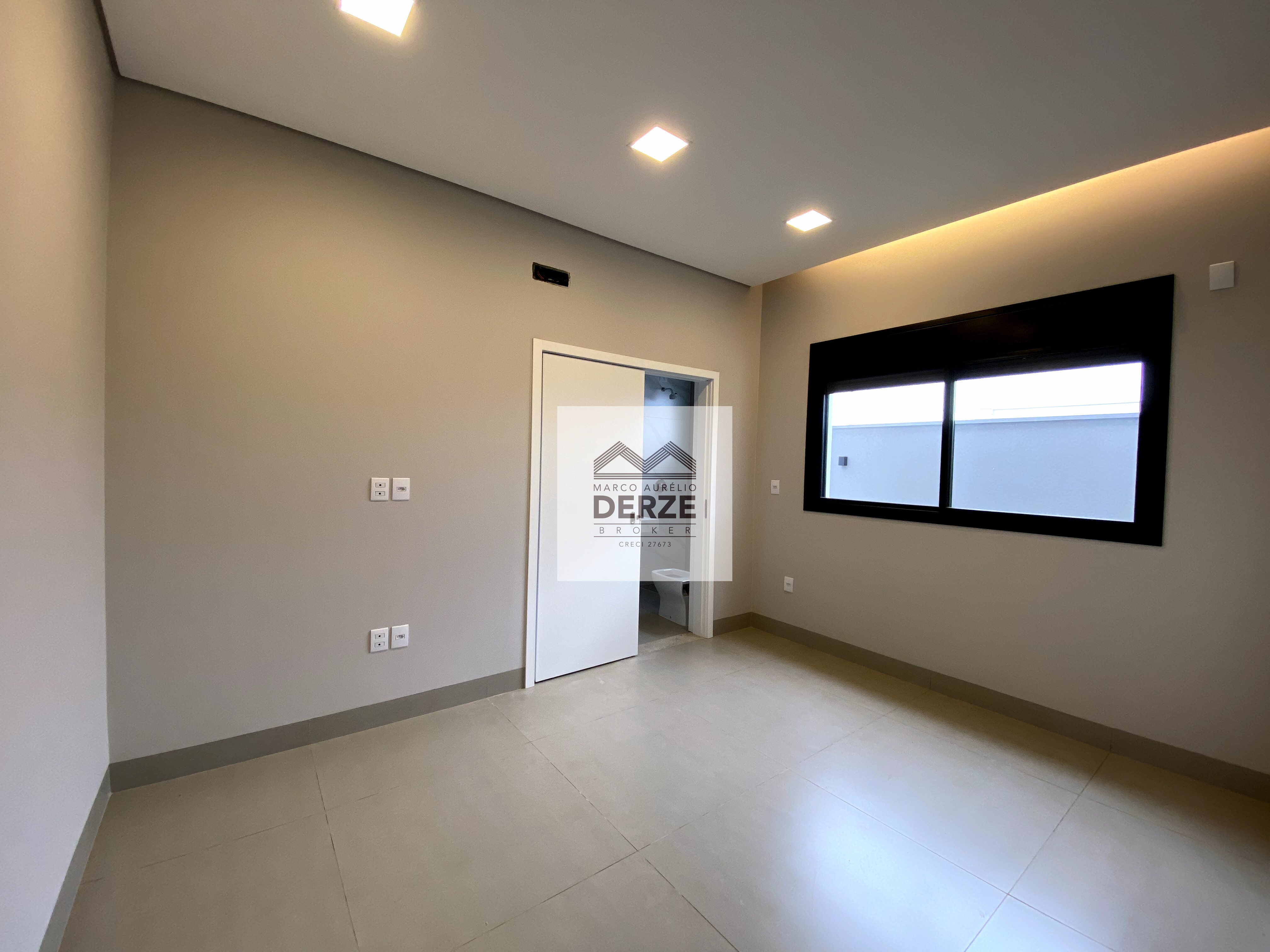 Imagem Casa com 3 Quartos à Venda, 252 m²em Jardim Inconfidência - Uberlândia