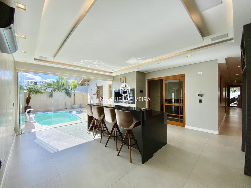 Casa de Condomínio com 4 Quartos para Alugar, 362 m²em Tomazetti - Santa Maria